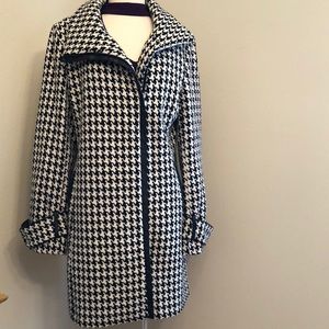 Calvin Klein Houndstooth Coat. Size 12. Zippers in front.